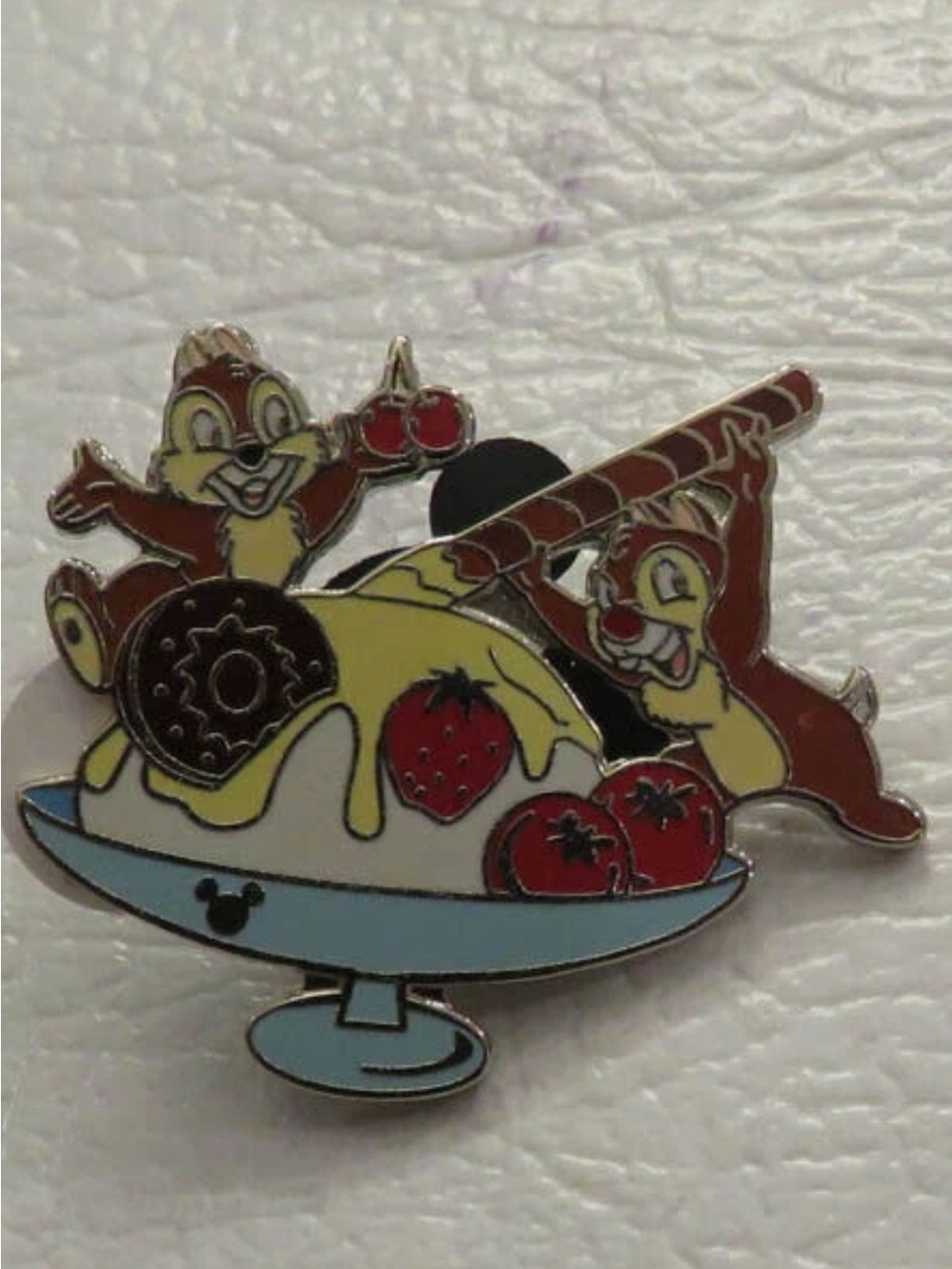 Disney Cast Lanyard Chip 'n Dale Kitchen Sink Sundae Hidden Mickey Pin 2006